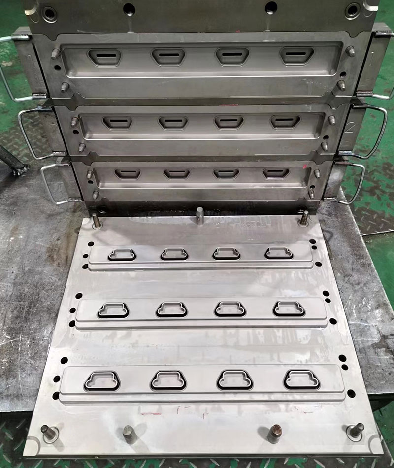 Compression Molding - Fertigungsverfahren (Beispiel)